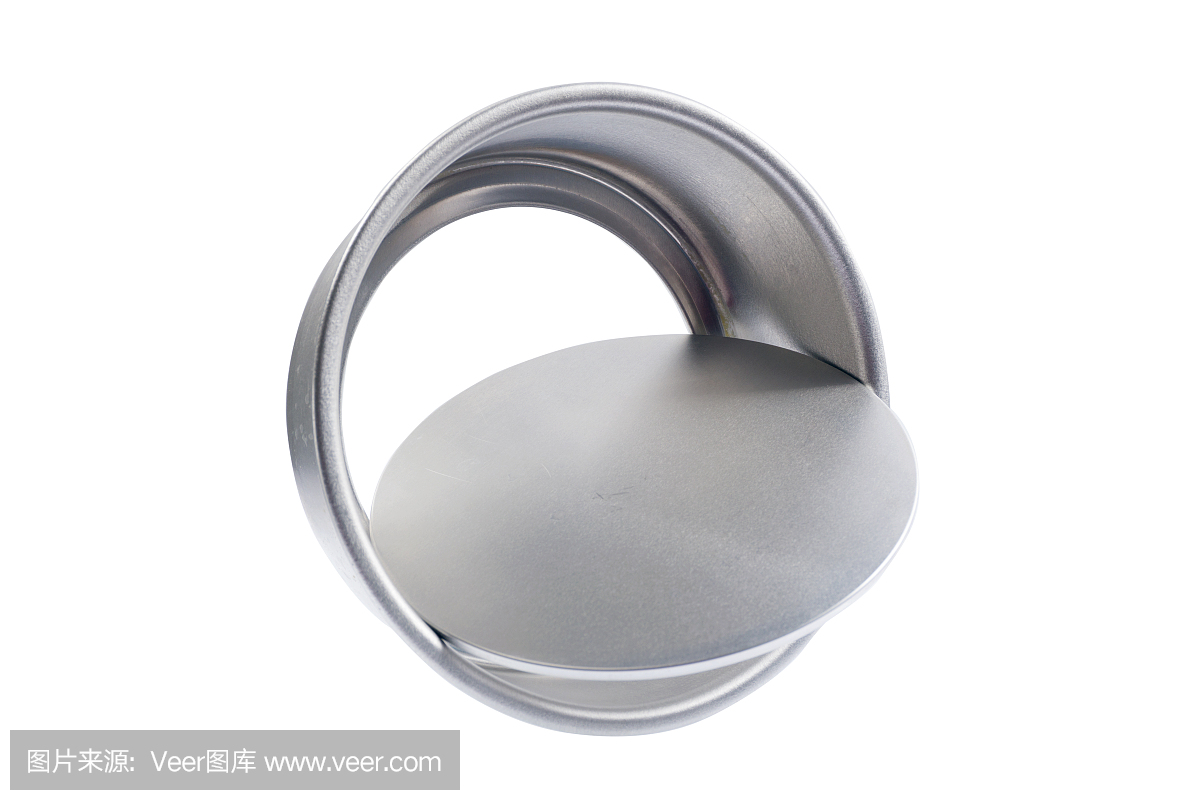 白色背景上的金属蛋糕模